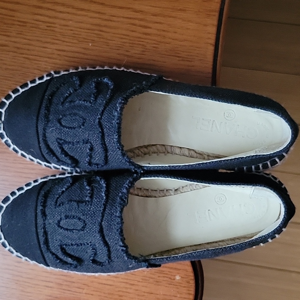 Chanel classic logo shoes size 7 - Picture 3 of 14